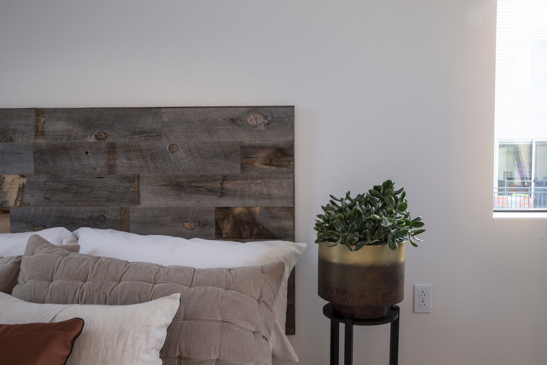 Why a Reclaimed Wood Headboard DIY Beats a Pre-built Headboard