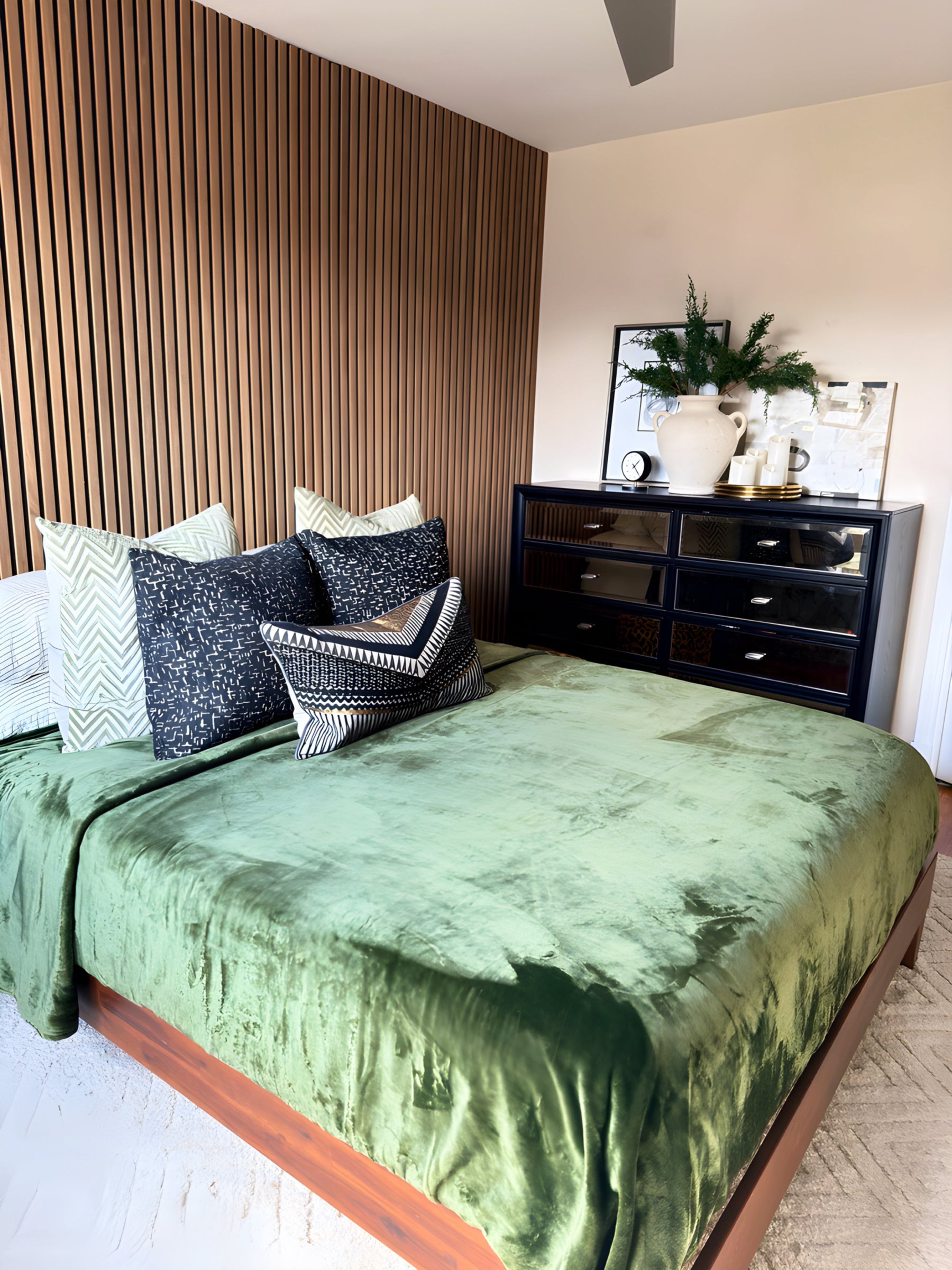 Project Spotlight: Tanya Owens Creates a Warm, Luxurious Bedroom Retreat with Slatwood