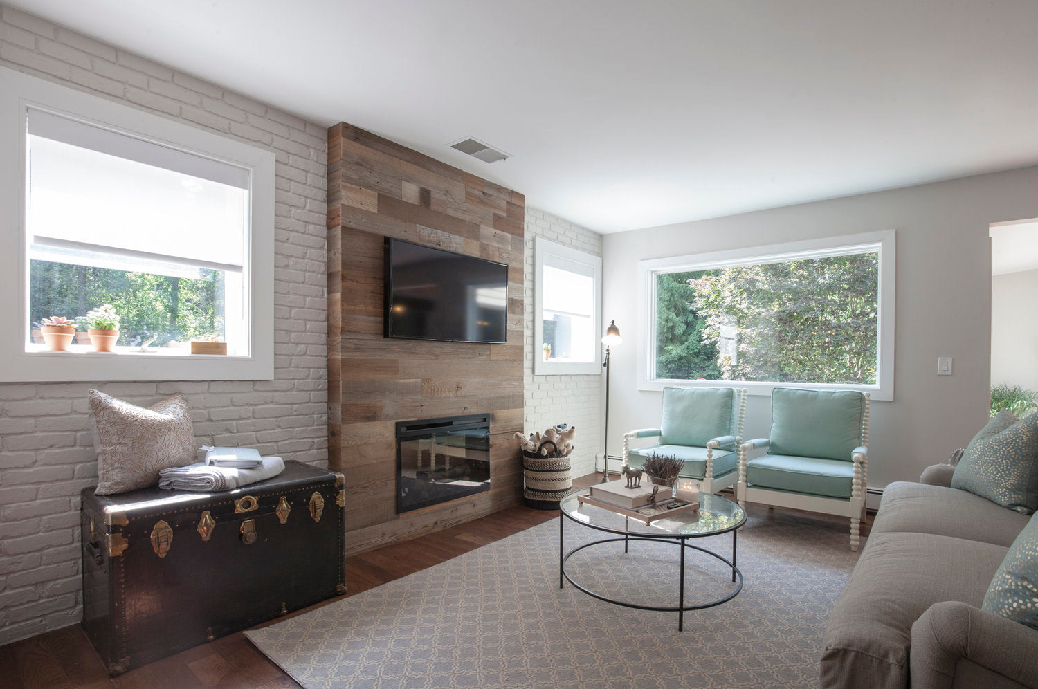 5 Hot Ideas for a Fireplace Accent Wall