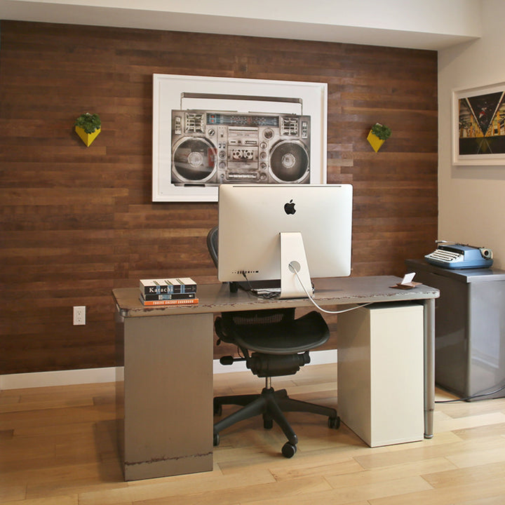 5 Reasons to Invite Reclaimed Wood Planks into Your Home or Office